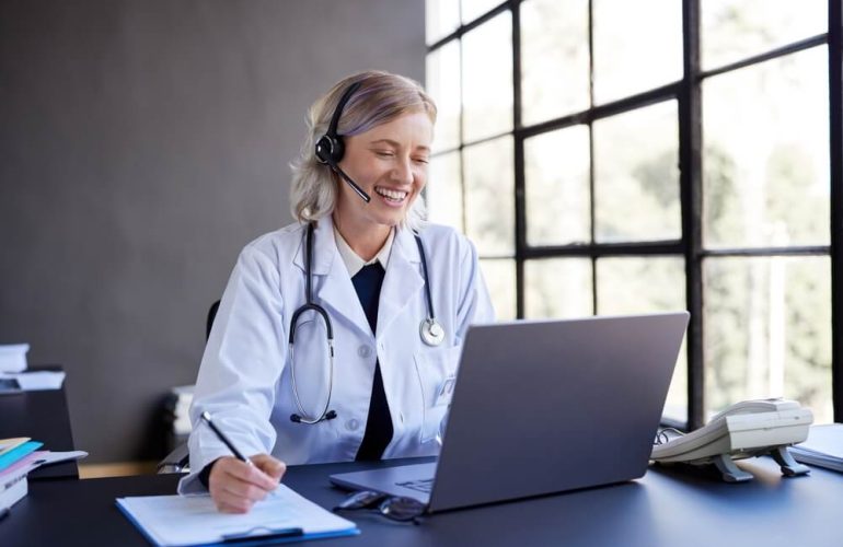 Virtual medical assistant scheduling patient appointments digitally