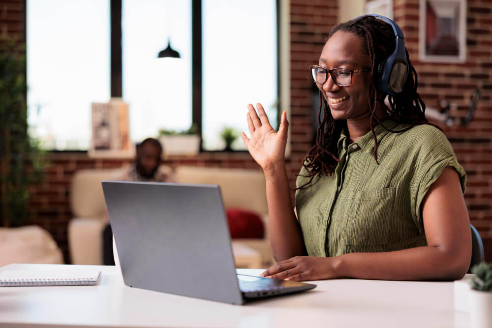 Virtual staffing for business growth i, lady working from different time xone